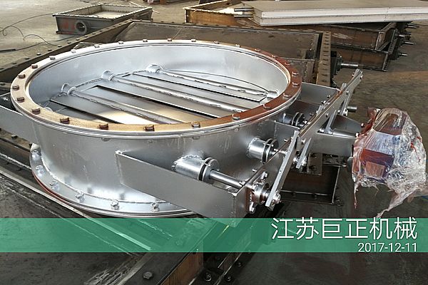 圓形擋板門（直徑190cm），準(zhǔn)備入庫中