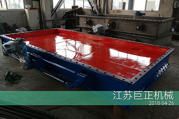 擋板門出庫發(fā)貨，打包完工出發(fā)了